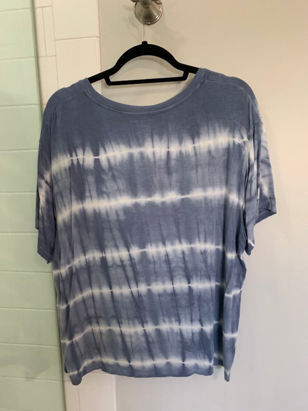 American Eagle Womens Soft & Sexy Blue Tie Dye V Neck T-Shirt - Picture 2 of 2